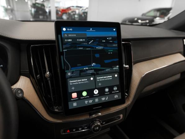Volvo XC60 II Рестайлинг 2 с пробегом 2025 года, цена 7 450 000 рублей, 633 км, внедорожник, Автокод Объявления