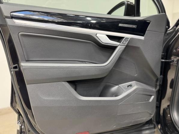 Volkswagen Touareg III с пробегом 2019 года, цена 4 649 000 рублей, 127156 км, внедорожник, Автокод Объявления