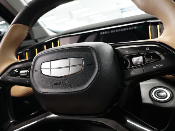 Geely Atlas II с пробегом 2023 года, цена 2 550 000 рублей, 41851 км, внедорожник, Автокод Объявления