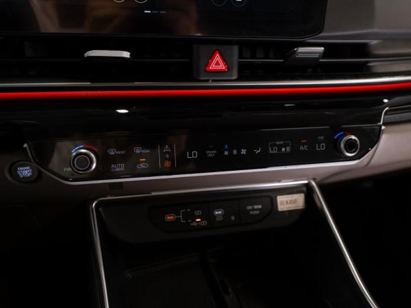 Kia Carnival IV Рестайлинг с пробегом 2025 года, цена 5 600 000 рублей, 9950 км, минивэн, Автокод Объявления