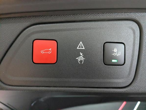 Peugeot 3008 II с пробегом 2017 года, цена 1 900 000 рублей, 88794 км, внедорожник, Автокод Объявления