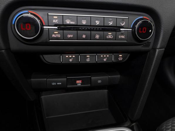 Kia Ceed III Рестайлинг с пробегом 2021 года, цена 2 290 000 рублей, 63000 км, универсал, Автокод Объявления