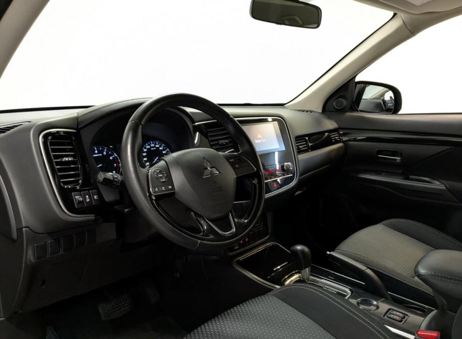 Mitsubishi Outlander III Рестайлинг 3 Санкт-Петербург  - изображение 16