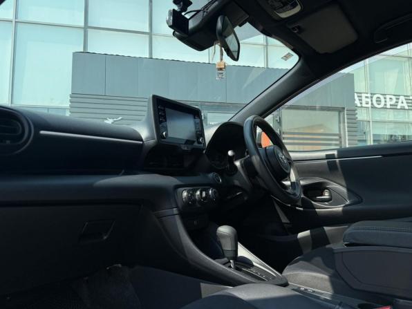 Toyota Yaris IV с пробегом 2021 года, цена 1 199 000 рублей, 31475 км, хэтчбек, Автокод Объявления