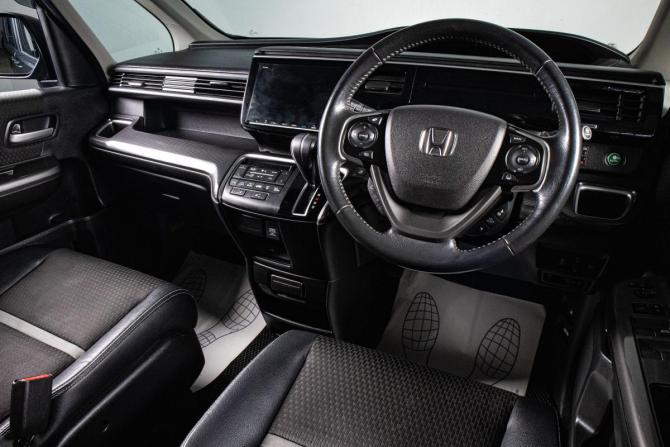 Honda Stepwgn V Рестайлинг с пробегом 2019 года, цена 2 539 000 рублей, 119000 км, минивэн, Автокод Объявления