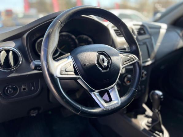 Renault Logan II Рестайлинг с пробегом 2019 года, цена 990 000 рублей, 115281 км, седан, Автокод Объявления