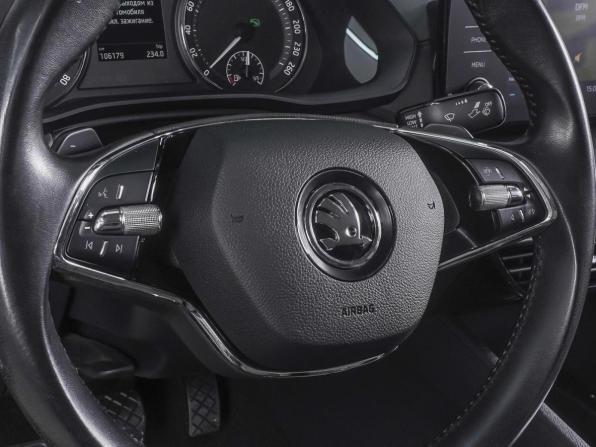 Skoda Octavia IV (A8) с пробегом 2021 года, цена 2 370 000 рублей, 106179 км, лифтбек, Автокод Объявления