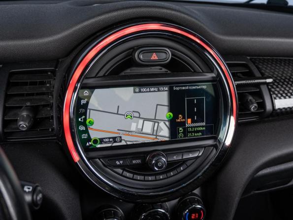 Mini Hatch III (F55/F56) Рестайлинг с пробегом 2019 года, цена 2 760 000 рублей, 62745 км, хэтчбек, Автокод Объявления
