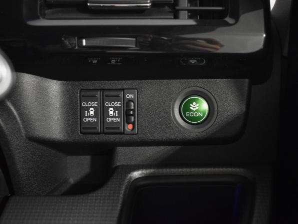 Honda Stepwgn V Рестайлинг с пробегом 2018 года, цена 3 050 000 рублей, 86000 км, минивэн, Автокод Объявления