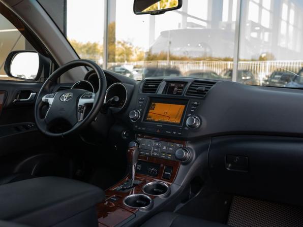 Toyota Highlander II (XU40) Рестайлинг с пробегом 2011 года, цена 1 860 000 рублей, 231995 км, внедорожник, Автокод Объявления