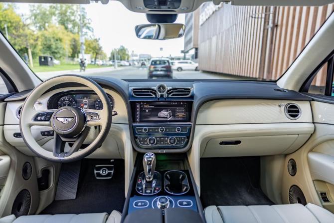 Новый Bentley Bentayga I Рестайлинг 2025 года, цена 47 555 100 рублей, внедорожник, Автокод Объявления