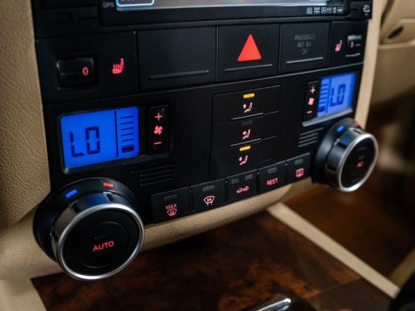 Volkswagen Touareg I Рестайлинг с пробегом 2008 года, цена 999 000 рублей, 239332 км, внедорожник, Автокод Объявления