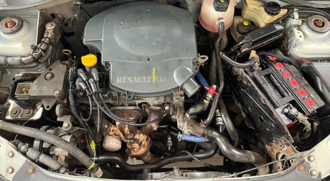 Renault Symbol I Рестайлинг с пробегом 2004 года, цена 95 000 рублей, 354844 км, седан, Автокод Объявления
