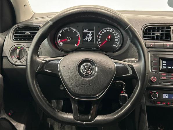 Volkswagen Polo V Рестайлинг с пробегом 2017 года, цена 979 000 рублей, 133921 км, седан, Автокод Объявления