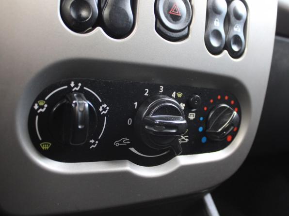 Renault Sandero I с пробегом 2013 года, цена 379 000 рублей, 225301 км, хэтчбек, Автокод Объявления