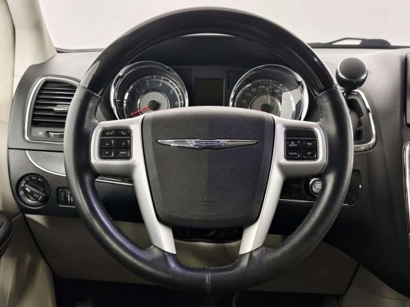 Chrysler Voyager V Рестайлинг с пробегом 2014 года, цена 1 500 000 рублей, 234066 км, минивэн, Автокод Объявления