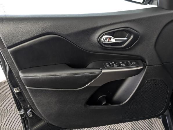 Jeep Cherokee V (KL) Рестайлинг с пробегом 2018 года, цена 2 580 000 рублей, 73810 км, внедорожник, Автокод Объявления