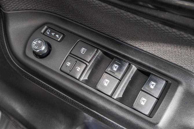 Toyota Voxy III (R80) Рестайлинг с пробегом 2018 года, цена 2 099 000 рублей, 147000 км, минивэн, Автокод Объявления