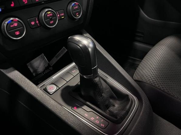 Volkswagen Jetta VI Рестайлинг с пробегом 2018 года, цена 1 495 000 рублей, 174471 км, седан, Автокод Объявления