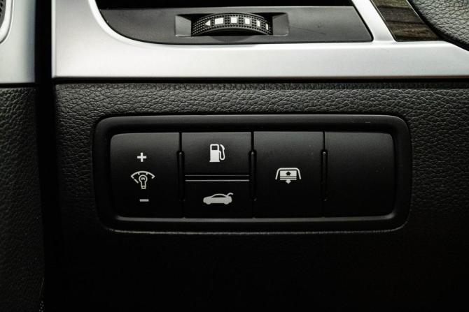 Hyundai Genesis II с пробегом 2014 года, цена 1 319 000 рублей, 483674 км, седан, Автокод Объявления