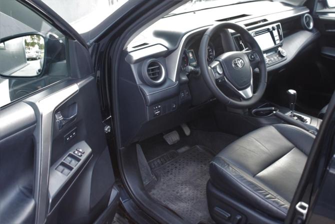 Toyota RAV4 IV (XA40) Рестайлинг с пробегом 2017 года, цена 2 840 000 рублей, 114804 км, внедорожник, Автокод Объявления