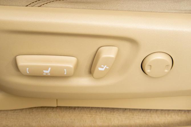 Toyota Land Cruiser Prado 150 Series Рестайлинг 1 с пробегом 2016 года, цена 3 799 000 рублей, 209000 км, внедорожник, Автокод Объявления