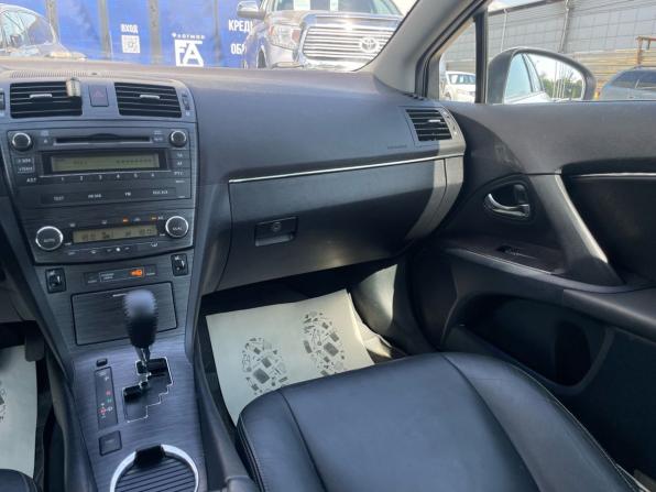 Toyota Avensis III с пробегом 2009 года, цена 1 000 000 рублей, 221580 км, седан, Автокод Объявления
