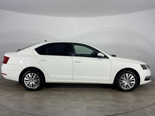 Skoda Octavia III (A7) Рестайлинг с пробегом 2017 года, цена 1 400 000 рублей, 211216 км, лифтбек, Автокод Объявления