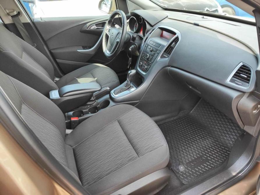 Opel Astra J Рестайлинг Санкт-Петербург  - изображение 7