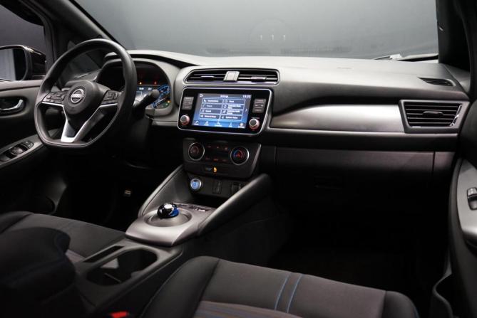 Nissan Leaf II (ZE1) с пробегом 2023 года, цена 2 570 000 рублей, 32000 км, хэтчбек, Автокод Объявления