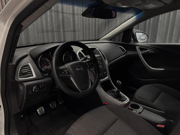 Opel Astra J с пробегом 2012 года, цена 599 000 рублей, 220000 км, хэтчбек, Автокод Объявления