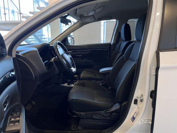 Mitsubishi Outlander III Рестайлинг 3 с пробегом 2021 года, цена 2 670 000 рублей, 42581 км, внедорожник, Автокод Объявления