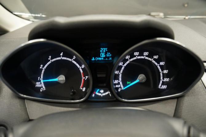 Ford Fiesta Mk6 Рестайлинг с пробегом 2015 года, цена 790 000 рублей, 200000 км, хэтчбек, Автокод Объявления