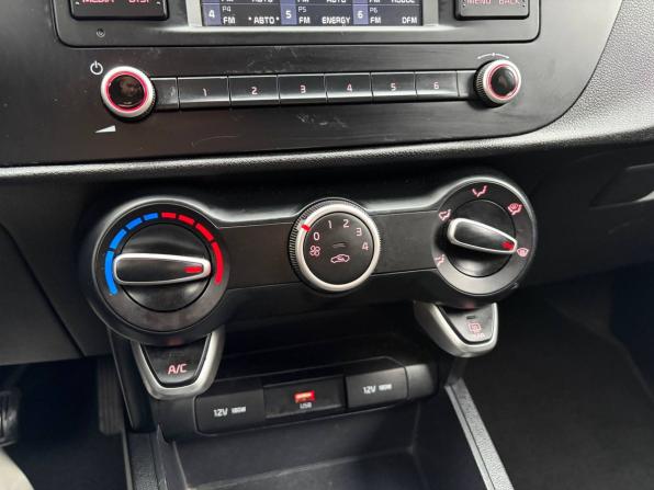 Kia Rio IV Рестайлинг с пробегом 2021 года, цена 1 365 000 рублей, 150000 км, хэтчбек, Автокод Объявления