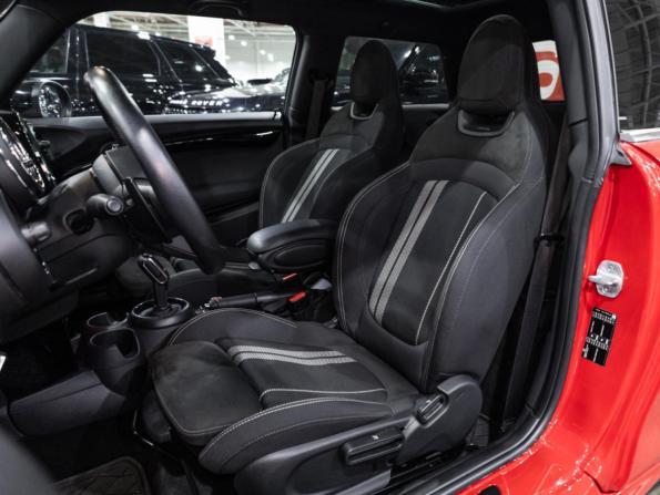 Mini Hatch III (F55/F56) Рестайлинг с пробегом 2019 года, цена 3 099 700 рублей, 52811 км, хэтчбек, Автокод Объявления