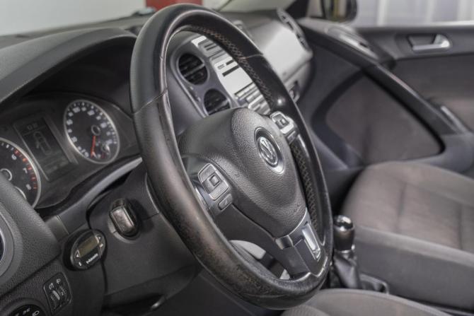 Volkswagen Tiguan I Рестайлинг с пробегом 2013 года, цена 899 000 рублей, 306000 км, внедорожник, Автокод Объявления