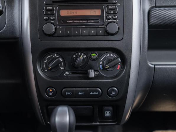 Suzuki Jimny III Рестайлинг 1 с пробегом 2011 года, цена 999 000 рублей, 188218 км, внедорожник, Автокод Объявления