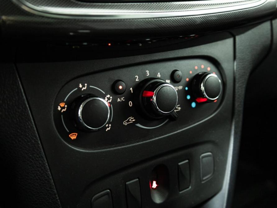 Renault Logan II Рестайлинг Санкт-Петербург  - изображение 16
