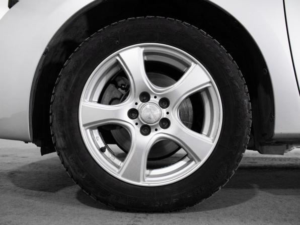 Toyota Ractis II с пробегом 2012 года, цена 975 000 рублей, 120078 км, хэтчбек, Автокод Объявления