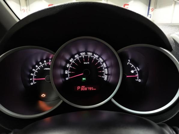 Kia Venga I с пробегом 2013 года, цена 850 000 рублей, 308794 км, минивэн, Автокод Объявления