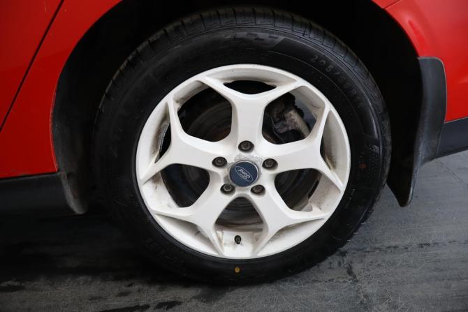 Ford Focus III с пробегом 2013 года, цена 649 000 рублей, 200000 км, седан, Автокод Объявления