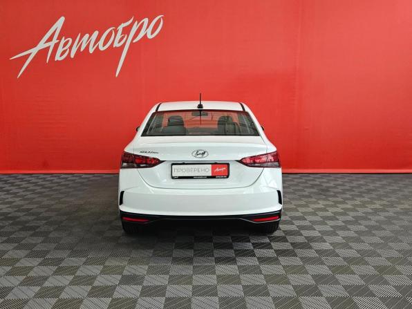 Hyundai Solaris II Рестайлинг с пробегом 2022 года, цена 1 399 000 рублей, 87309 км, седан, Автокод Объявления