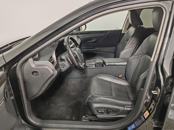 Lexus ES VII с пробегом 2019 года, цена 3 699 000 рублей, 106524 км, седан, Автокод Объявления