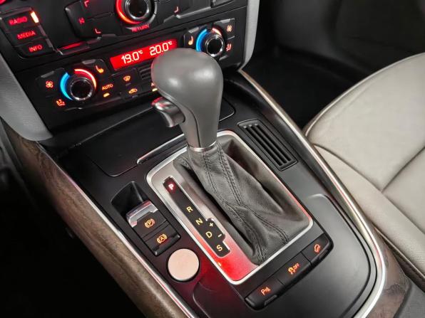 Audi Q5 I (8R) с пробегом 2010 года, цена 1 360 000 рублей, 152418 км, внедорожник, Автокод Объявления
