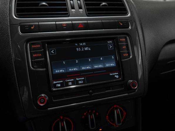 Volkswagen Polo V Рестайлинг с пробегом 2019 года, цена 1 420 000 рублей, 91946 км, седан, Автокод Объявления