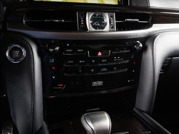 Lexus LX III Рестайлинг 2 с пробегом 2018 года, цена 9 259 000 рублей, 83070 км, внедорожник, Автокод Объявления
