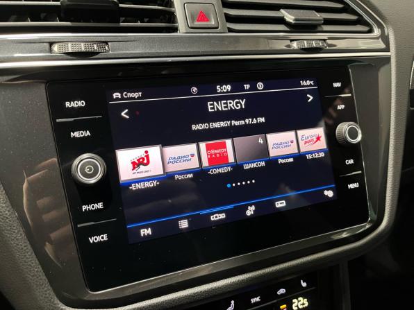 Volkswagen Tiguan II Рестайлинг с пробегом 2021 года, цена 3 580 000 рублей, 35844 км, внедорожник, Автокод Объявления