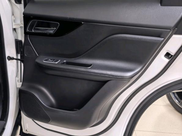 Jaguar F-Pace I с пробегом 2016 года, цена 2 380 000 рублей, 145000 км, внедорожник, Автокод Объявления