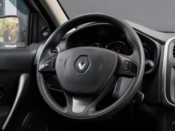 Renault Sandero II с пробегом 2015 года, цена 879 000 рублей, 32182 км, хэтчбек, Автокод Объявления