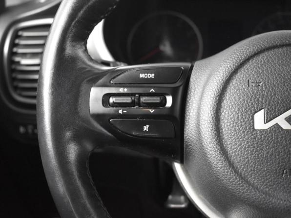 Kia Rio IV Рестайлинг с пробегом 2021 года, цена 1 724 900 рублей, 44153 км, седан, Автокод Объявления